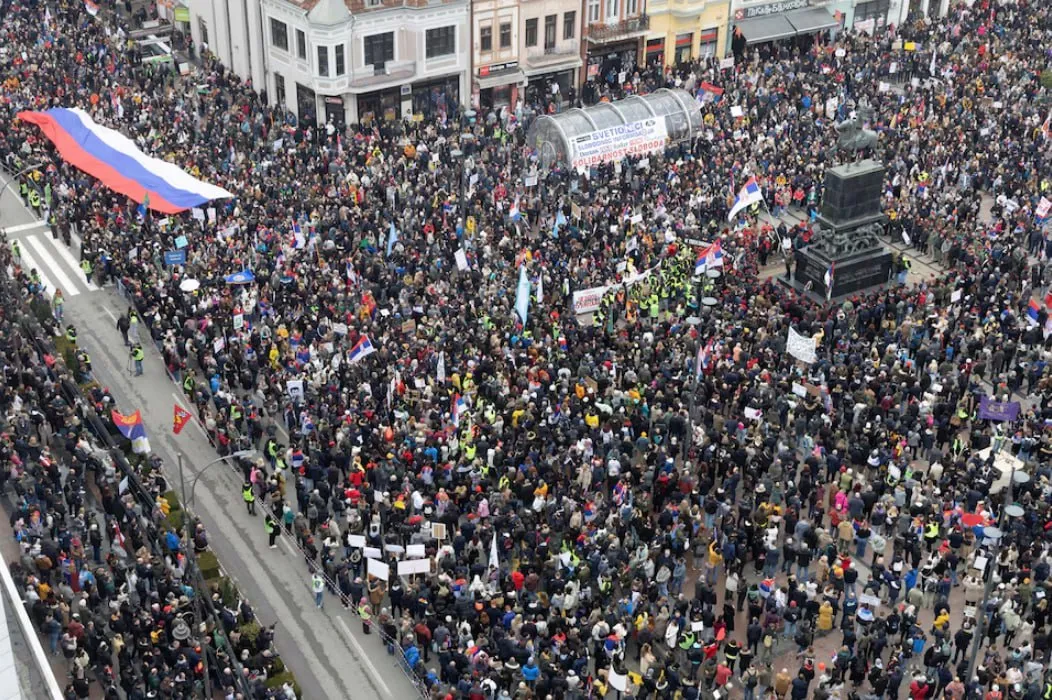 В Сербии тысячи граждан вышли на антиправительственные протесты