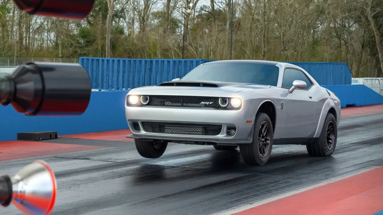 Еще не выпущенный спорткар Dodge ушел с молотка за $700 000