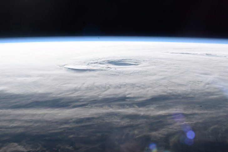 Imagini extraordinare realizate de astronauţi cu Uraganul Maria