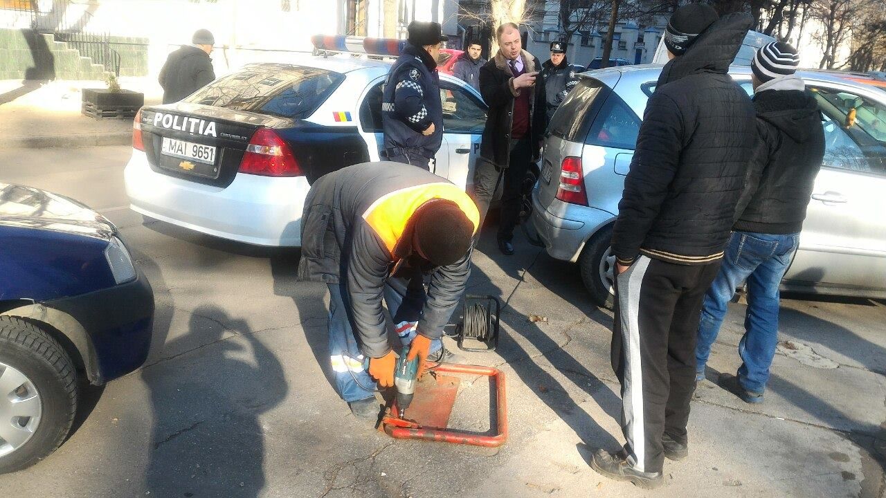 В центре Кишинева полиция демонтировала незаконные установки anti-parking