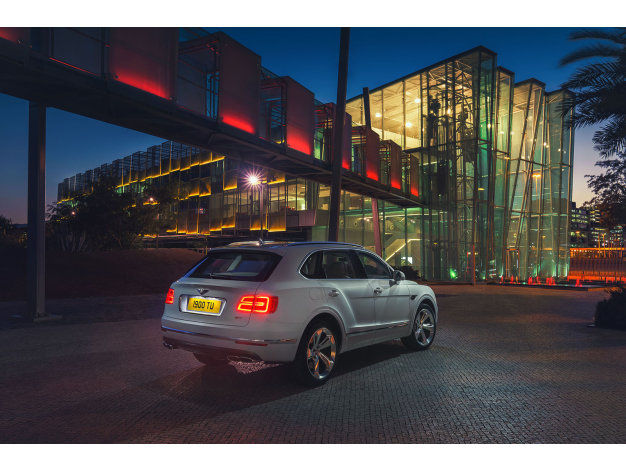 Bentley prezintă noul Bentayga Hybrid: 450 de cai putere și 50 de kilometri autonomie în modul full-electric