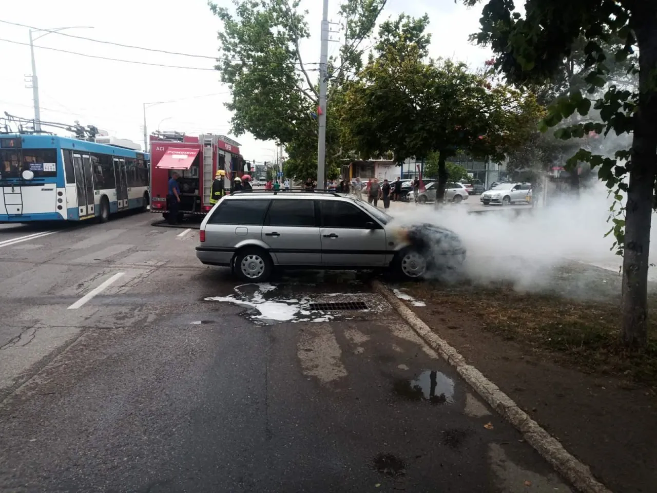 В Бельцах загорелось авто: ожоги получили два человека