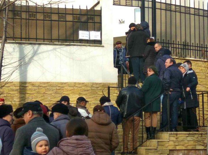 Молдаване с румынским гражданством стояли в очередях на избирательных участках
