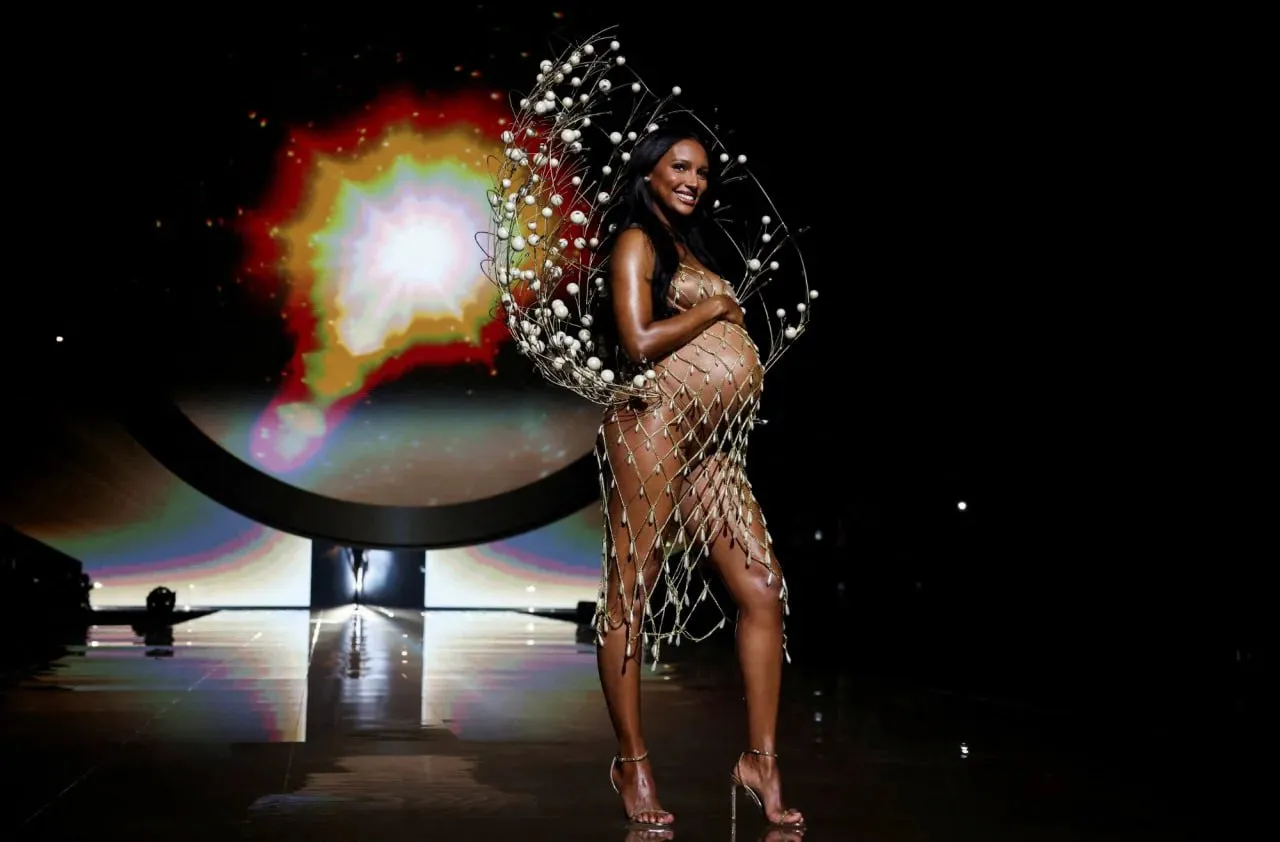 La New York a avut loc prezentarea anuală de modă Victoria's Secret