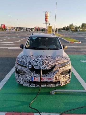 В Румынии сфотографировали тестовую модель электромобиля Dacia