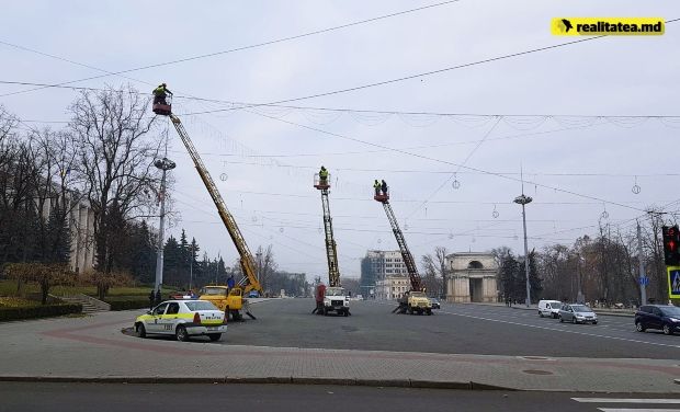 В Кишиневе началась подготовка к зимним праздникам