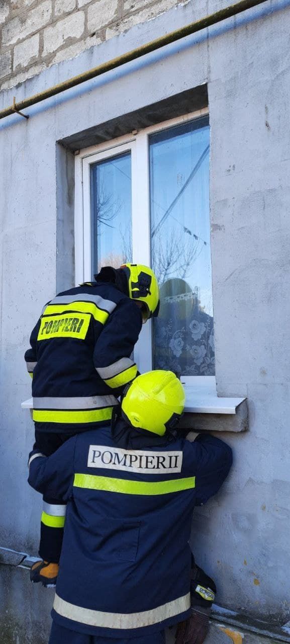 Спасатели из Комрата оказали помощь 84-летней женщине