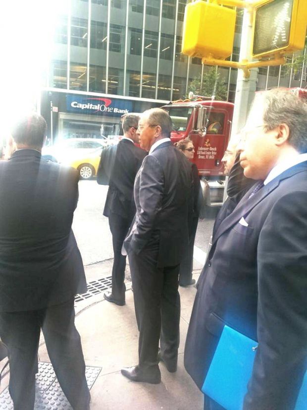 Serghei Lavrov, surprins în New York aşteptând ca pieton la semafor