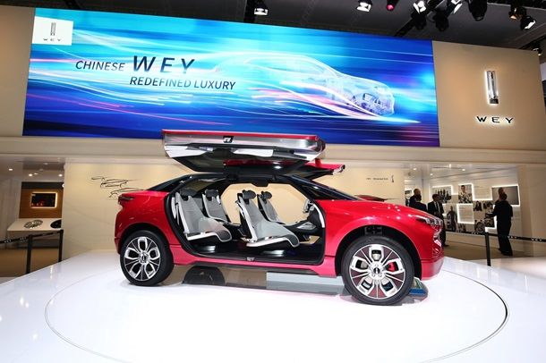 Китайцы представили "конкурента" Tesla Model X