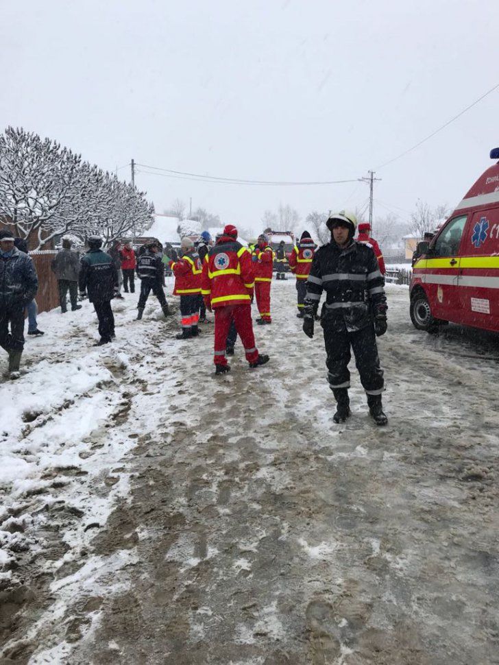 Microbuz cu moldoveni, răsturnat în România: 2 morţi și 5 răniți