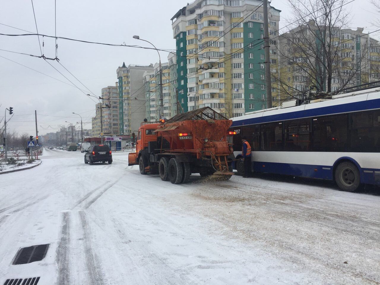 Ninge în Capitală: Cum a intervenit Primăria pentru deszăpezire