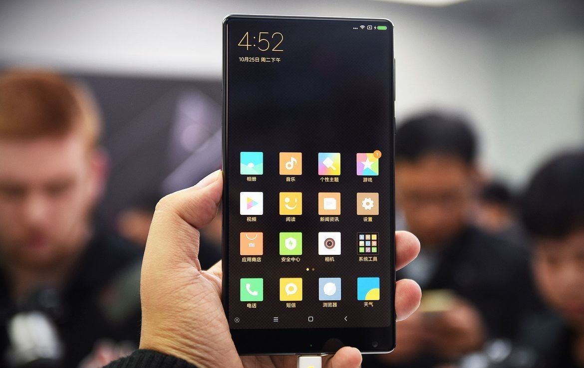 Появились "живые" фото планшетофона Xiaomi Mi MIX