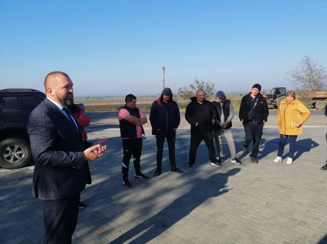 Fermierii din raioanele grav afectate de secetă au început să primească gratuit semințe de grâu de toamnă