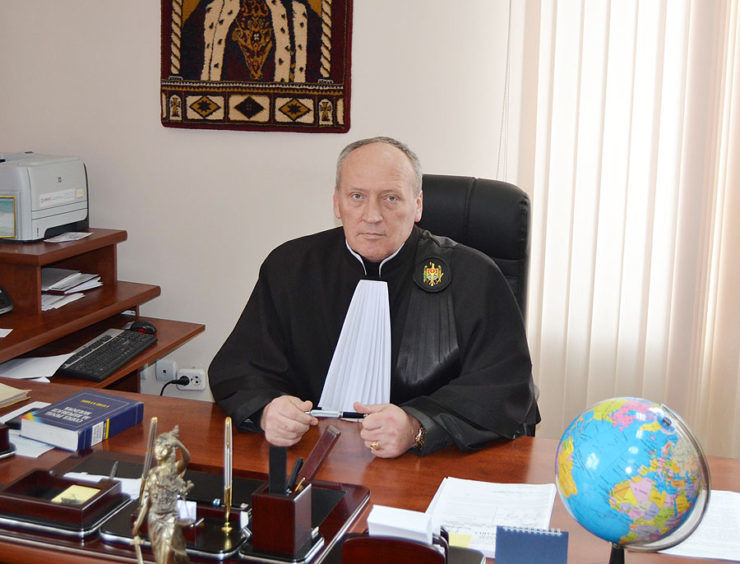Двух магистратов, судимых за пассивную коррупцию, оправдали