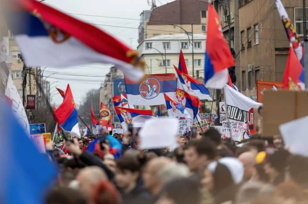 В Сербии тысячи граждан вышли на антиправительственные протесты