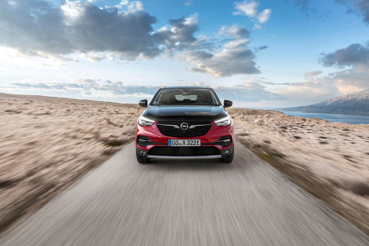 Opel выпустил первый в своей истории подключаемый гибрид