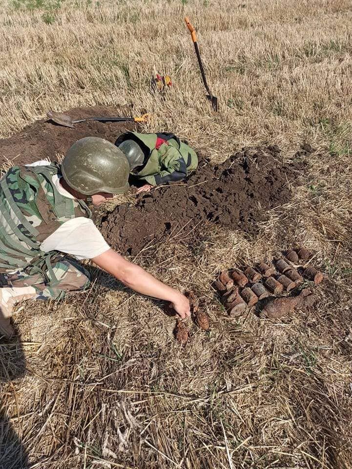 В Шерпенах военные саперы обезвредили 22 взрывоопасных объекта