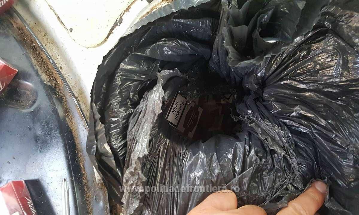 Двое граждан Молдовы пытались провести сигареты в бензобаке автомобилей