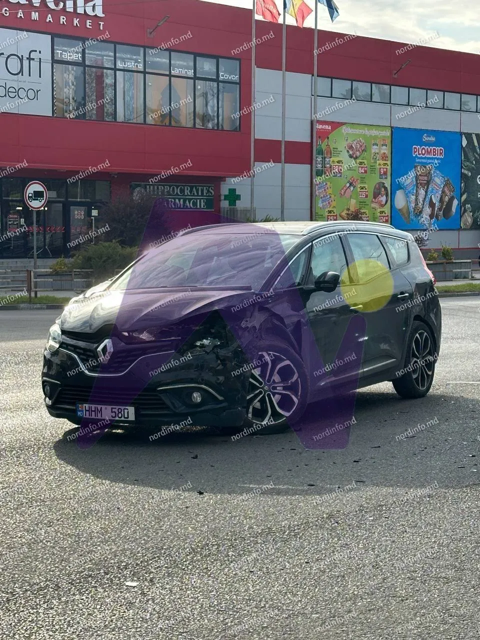 В Бельцах автомобиль НИОБ столкнулся с авто, которым управлял сотрудник полиции