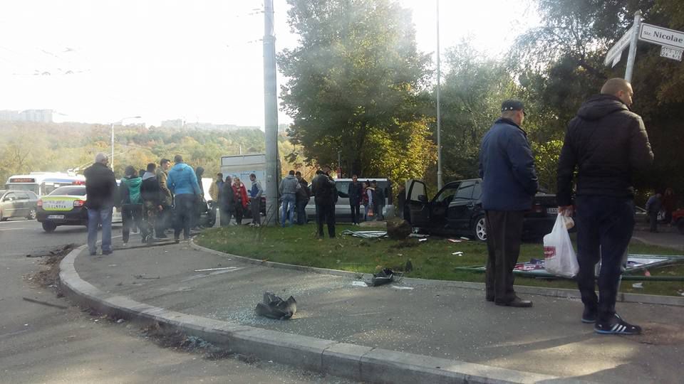 В результате ДТП на Рышкановке было снесено электоральное панно