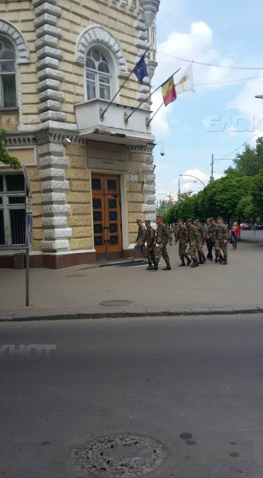 Киртоакэ предоставил в пользование американским военным здание примэрии
