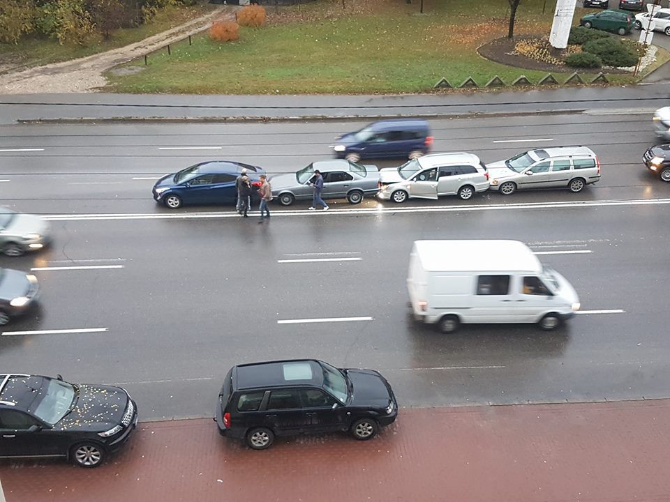 Цепная авария произошла в Кишиневе, разбиты 4 машины