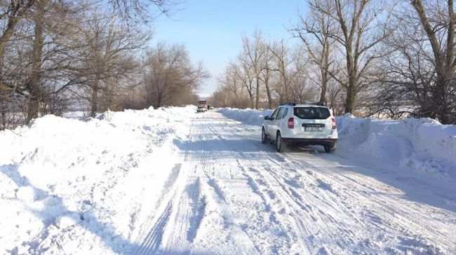 Дорогу в Бэчой занесло снегом
