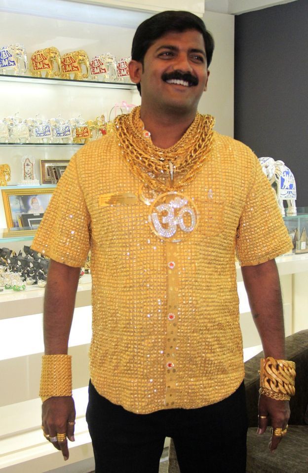 Milionarul indian care şi-a cumpărat cămaşă din aur a fost bătut până la moarte
