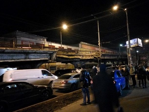 В Киеве обрушился Шулявский мост