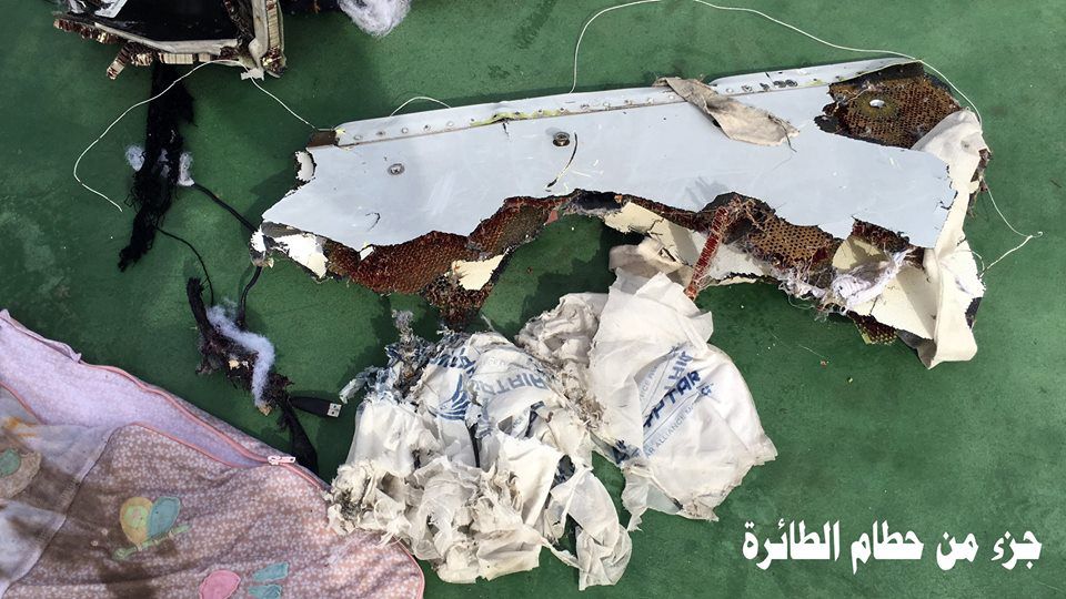 В сети появились первые фото обломков самолета EgyptAir