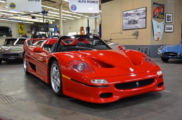 Первый экземпляр Ferrari F50 выставили на продажу