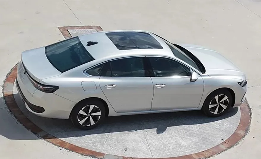 Новый седан Volkswagen Passat 2024 показали на первых фото