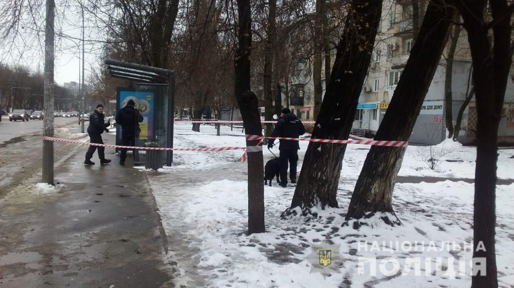 На остановке общественного транспорта в Одессе обнаружили взрывчатку