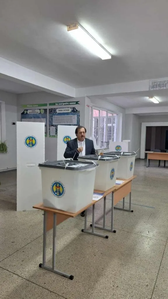 Candidatul PAS, Nicolae Botgros, printre primii alegători