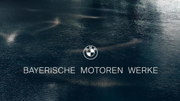 BMW îşi schimbă celebra emblemă. Cum va arăta noul logo