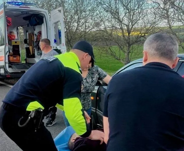 Патрульные помогли водителю, у которого во время движения случился сердечный приступ