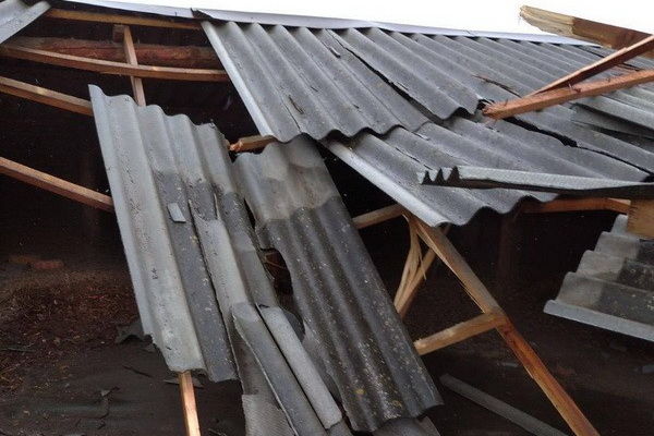 В Бессарабке ветер сорвал кровлю местного лицея