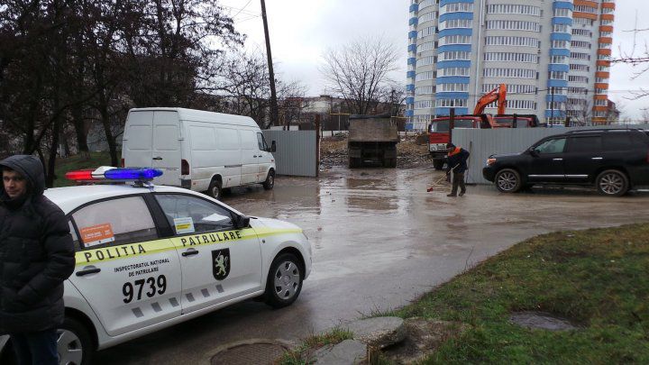 Administratorul unui şantier din sectorul Râşcani, amendat pentru noroi