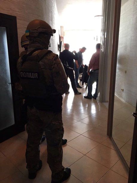 У украинского экс-налоговика нашли миллионы долларов