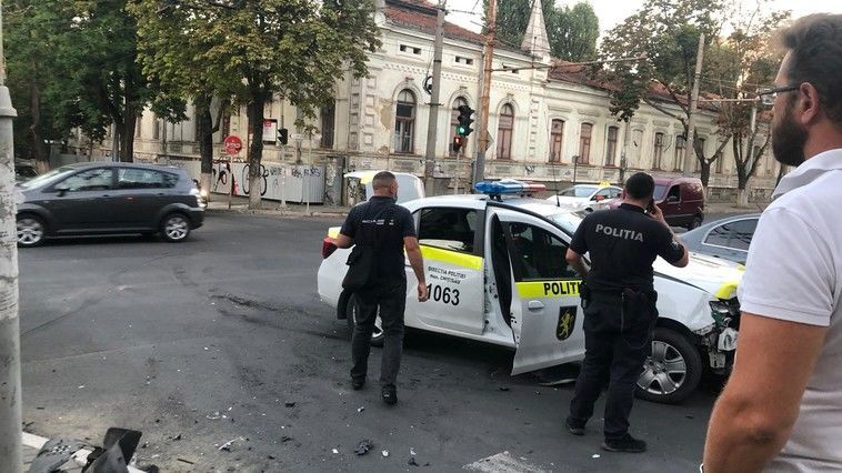 В столице произошла авария с участием полицейской машины