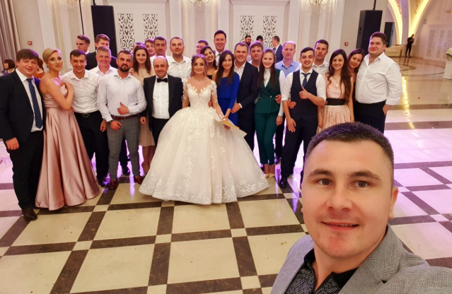 Экс-глава министерства молодежи и спорта женился на сотруднице Службы 112