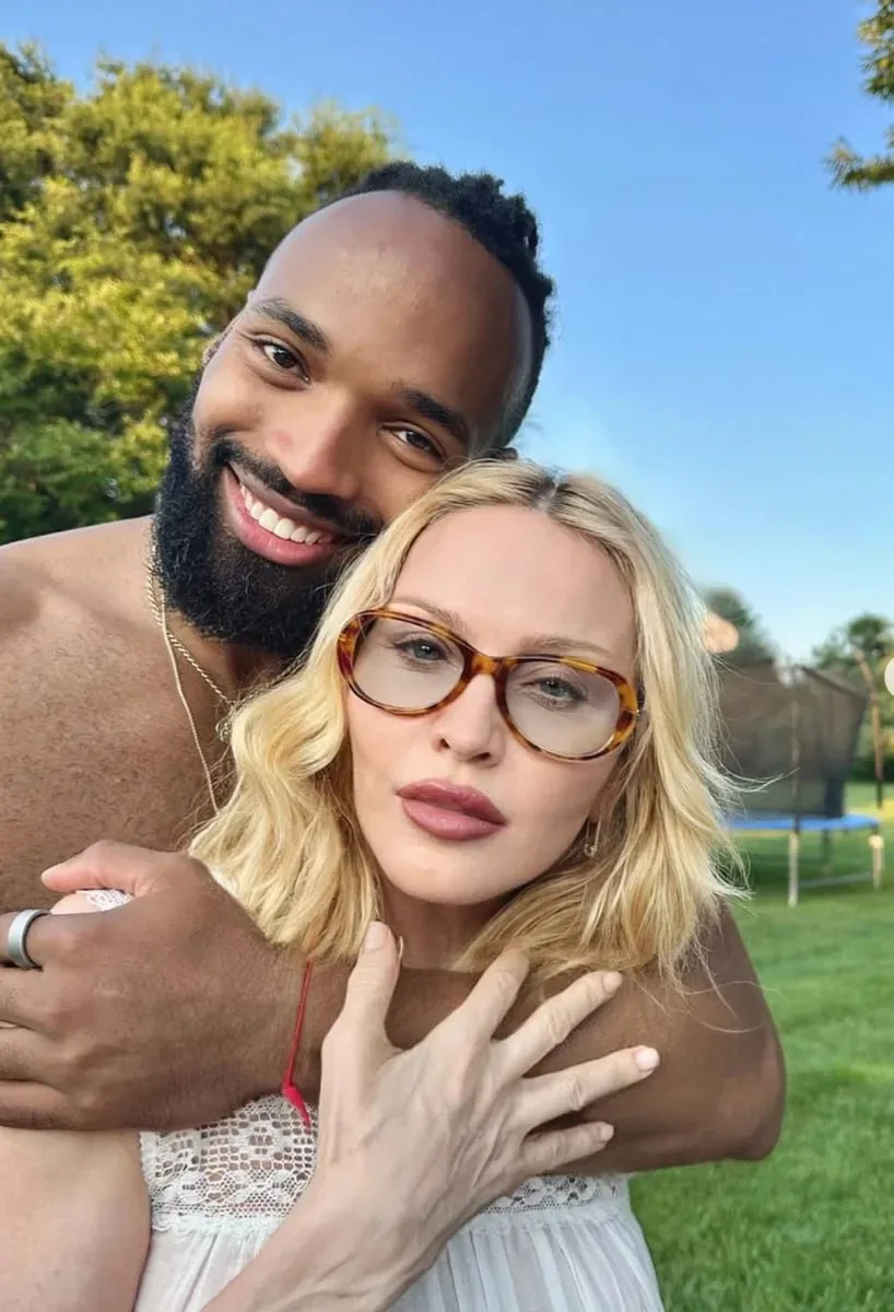 Madonna se căsătorește cu iubitul ei de 29 de ani
