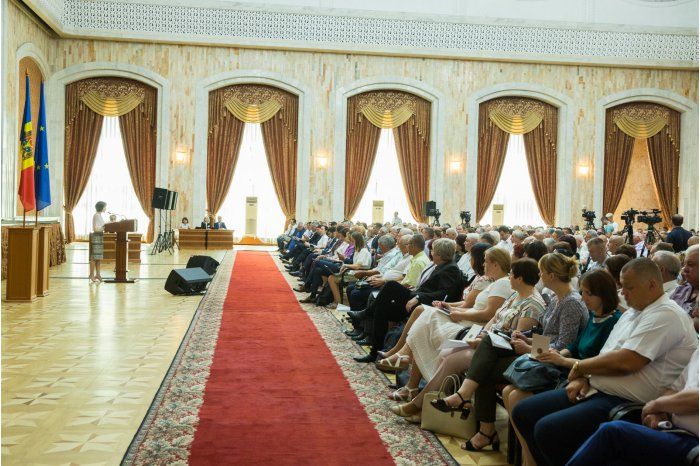 Санду: Местные власти должны получить больше независимости