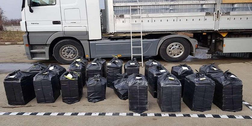 Партию сигарет из Молдовы на полмиллиона леев изъяли в Румынии