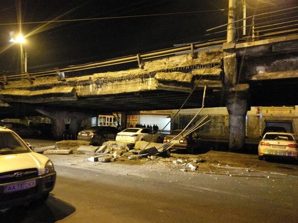 В Киеве обрушился Шулявский мост