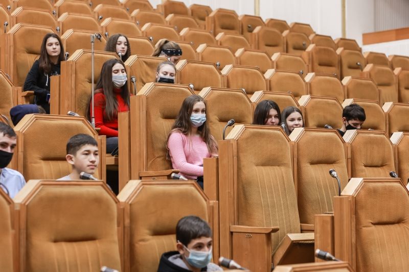 Группа учащихся из Хынчештского района посетила президентуру