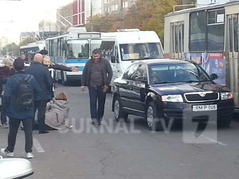 Машина с правительственными номерами сбила женщину с ребенком на руках