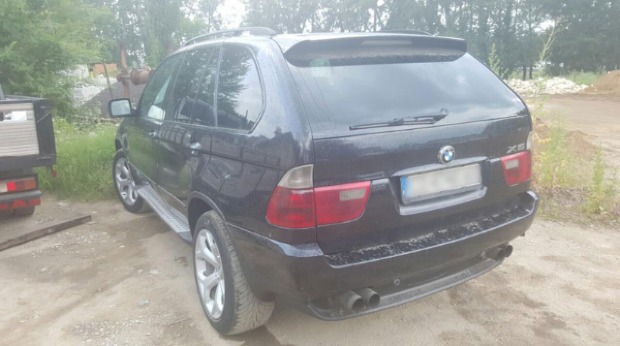 Afacere cu mașini aduse ilegal de peste hotare și modificate mecanic, deconspirată la Nisporeni