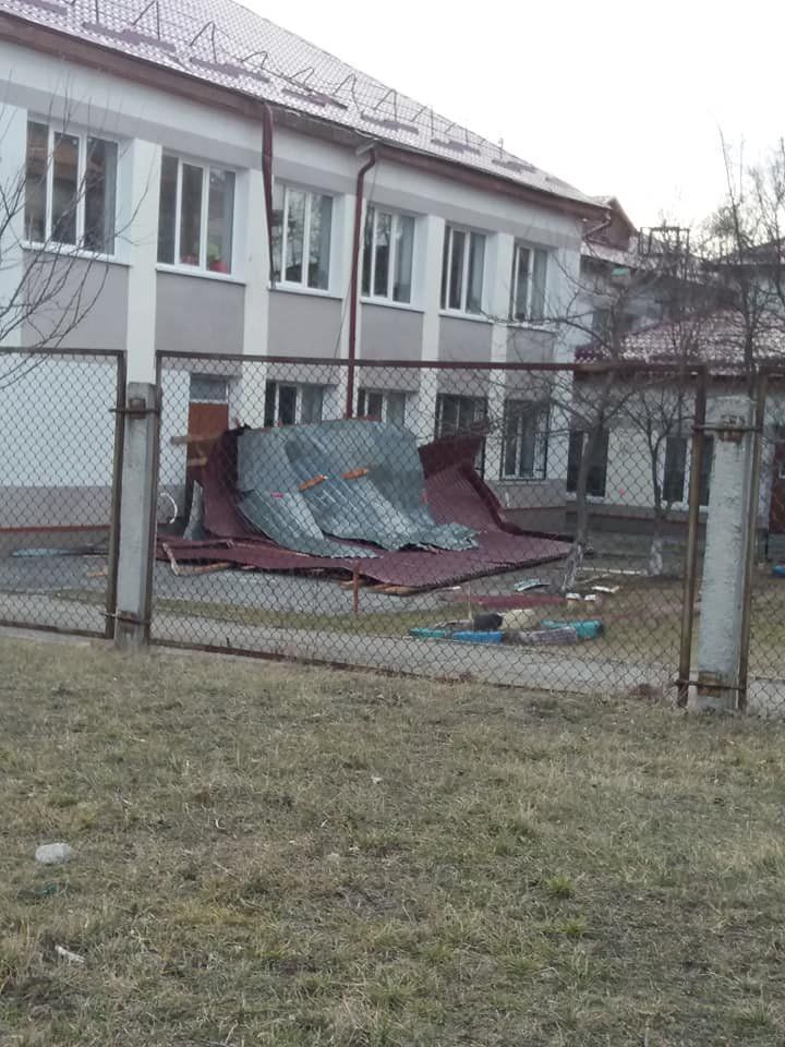 Со школы в Тогатино сорвало крышу