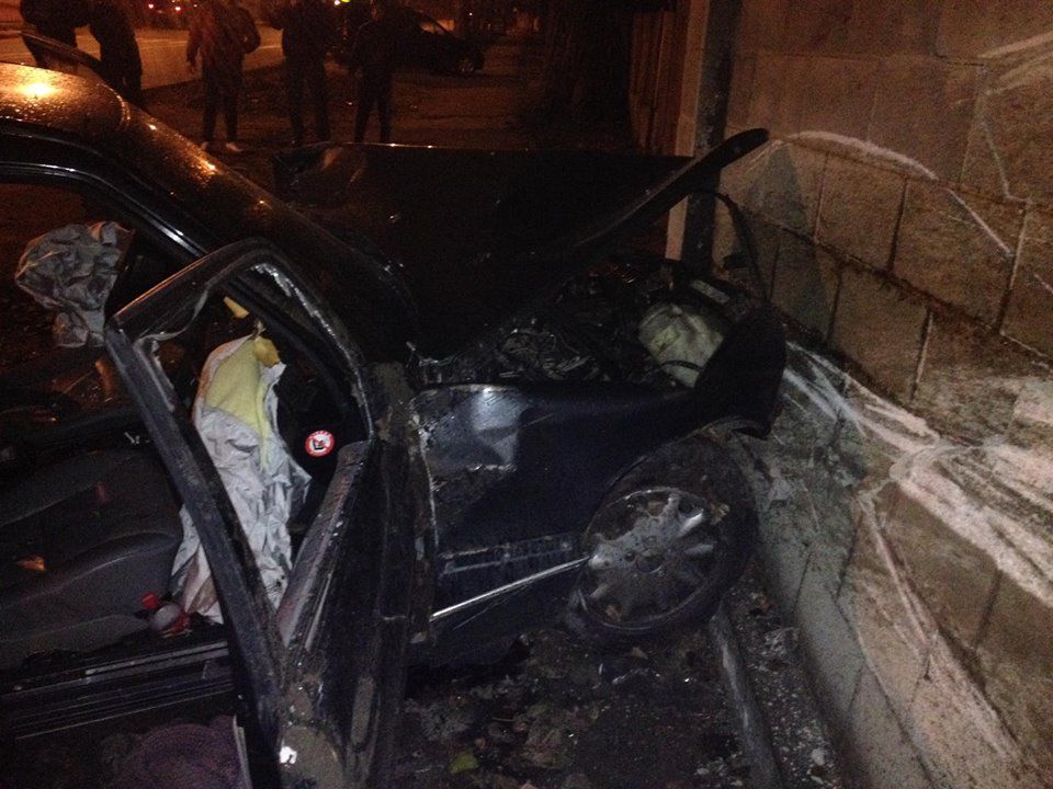 Accident grav în Capitală. O mașină, transformată într-un morman de fiare